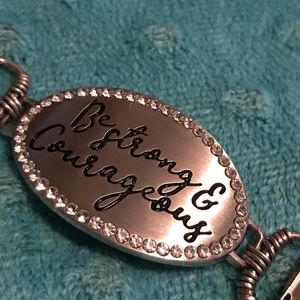 Be strong and courageous cinch Clip Sweater guard